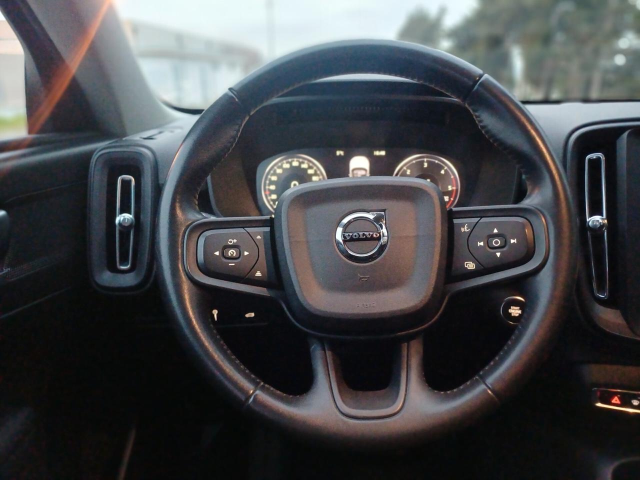 Volvo XC40 D3 AWD Geartronic Inscription PARI AL NUOVO CERTIFICATA