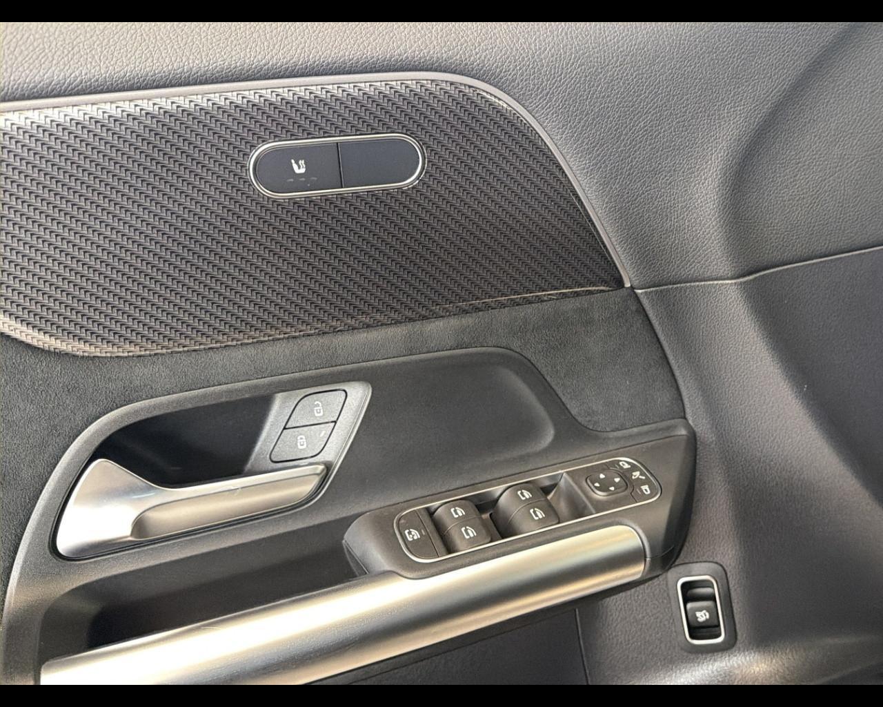 Mercedes-Benz GLA (H247) - GLA 200 d Automatic 4Matic AMG Line Premium