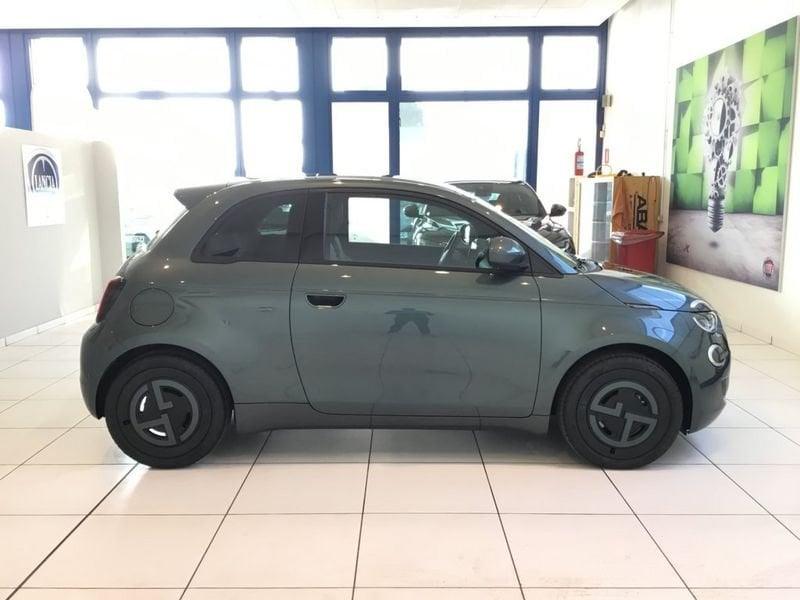 FIAT 500 Giorgio Armani Berlina 42 kWh MY25