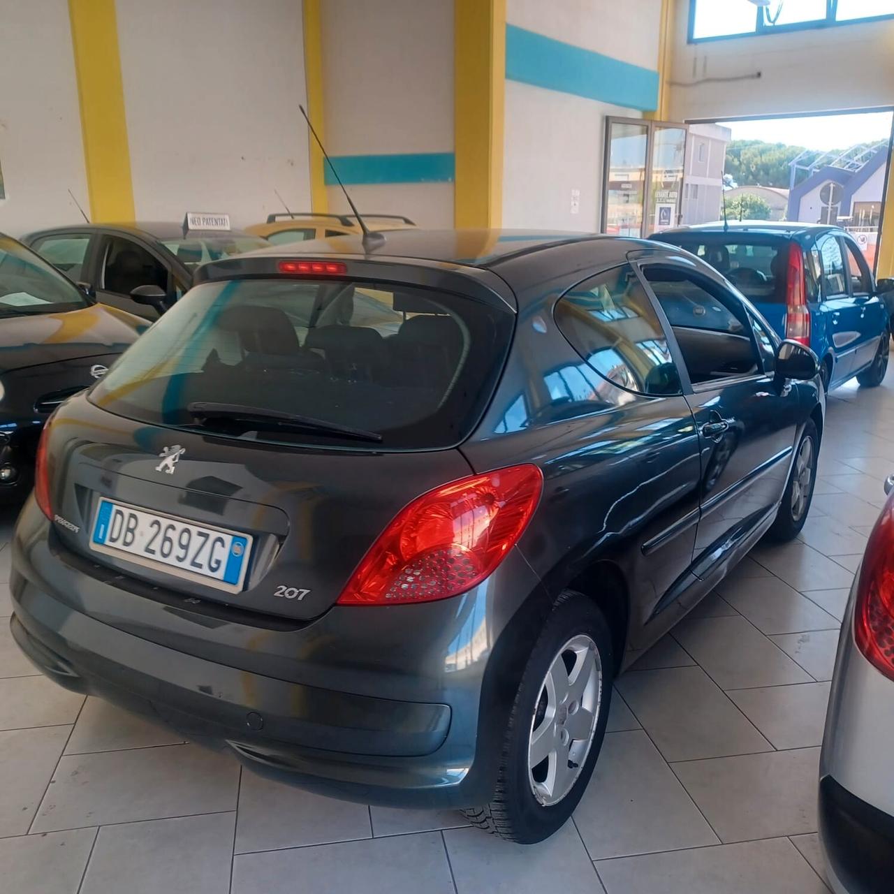 96438 km PEUGEOT 207 1.4 NEOPATENTATI