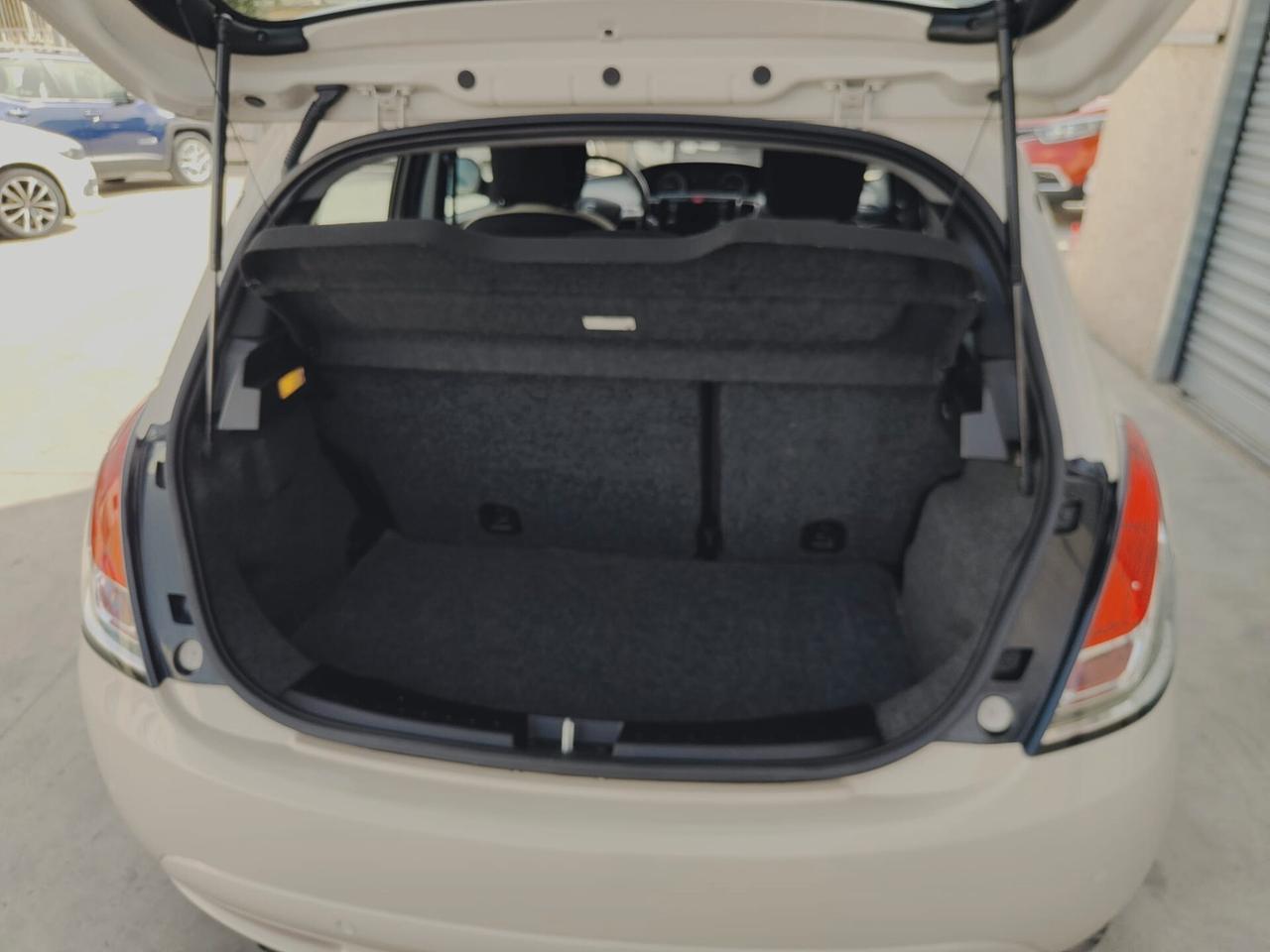 Lancia Ypsilon 1.2 69 CV 5 porte GPL Ecochic Silver