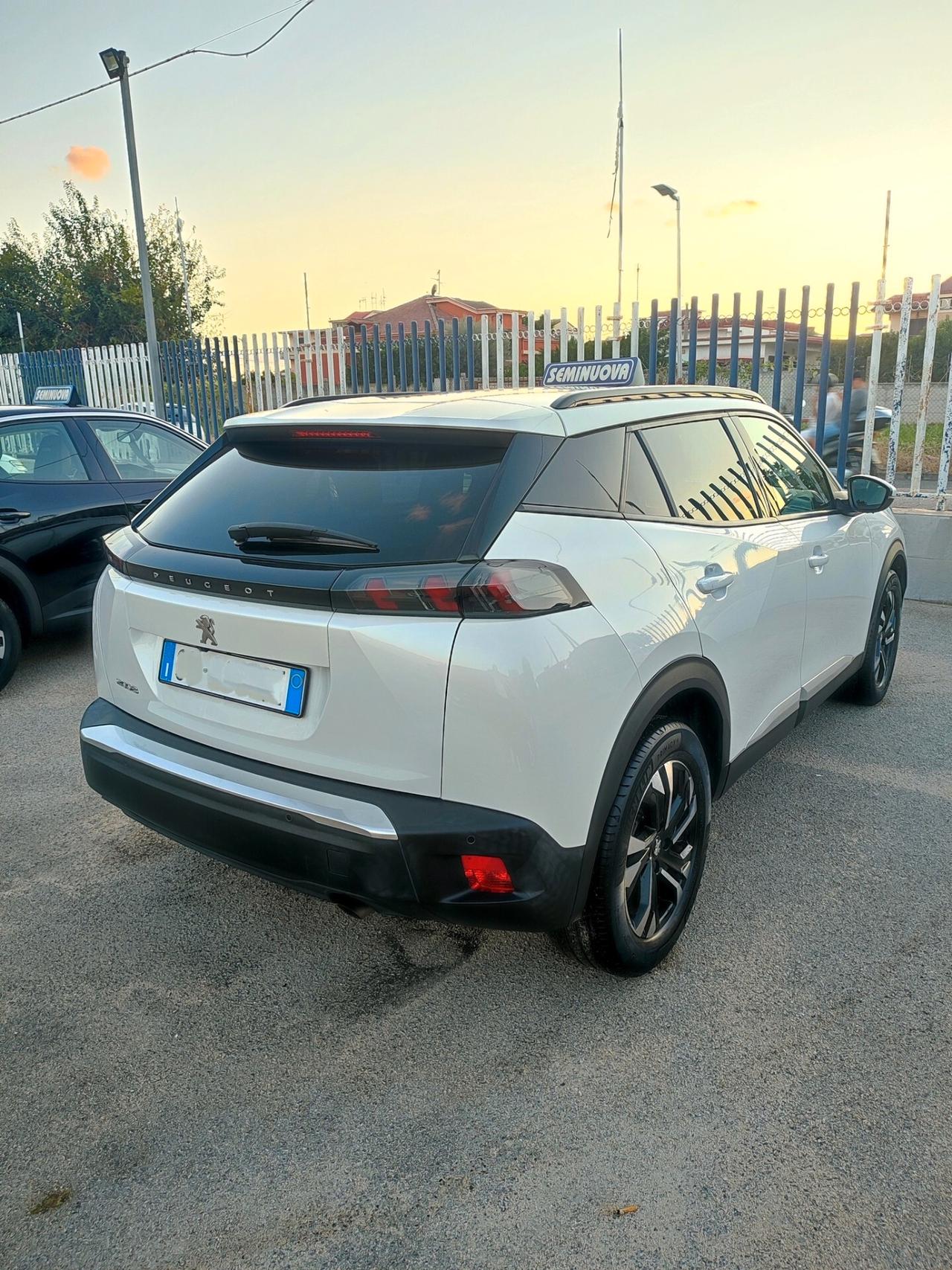 Peugeot 2008 1.2 bz Allure con 25.000 chilometri