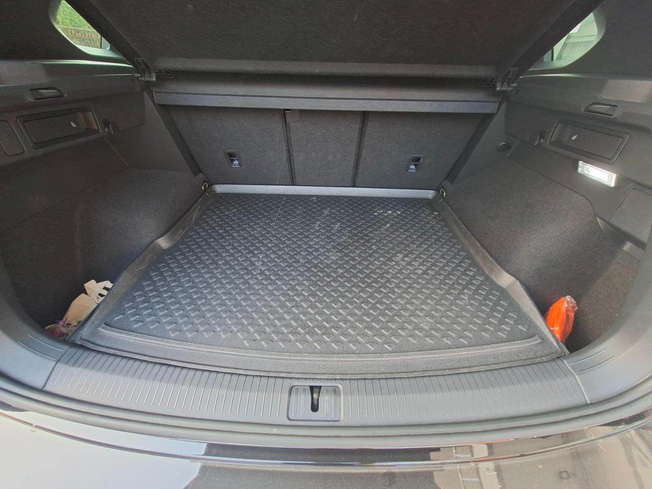 Volkswagen Tiguan 2.0 tdi R-Line 150cv dsg