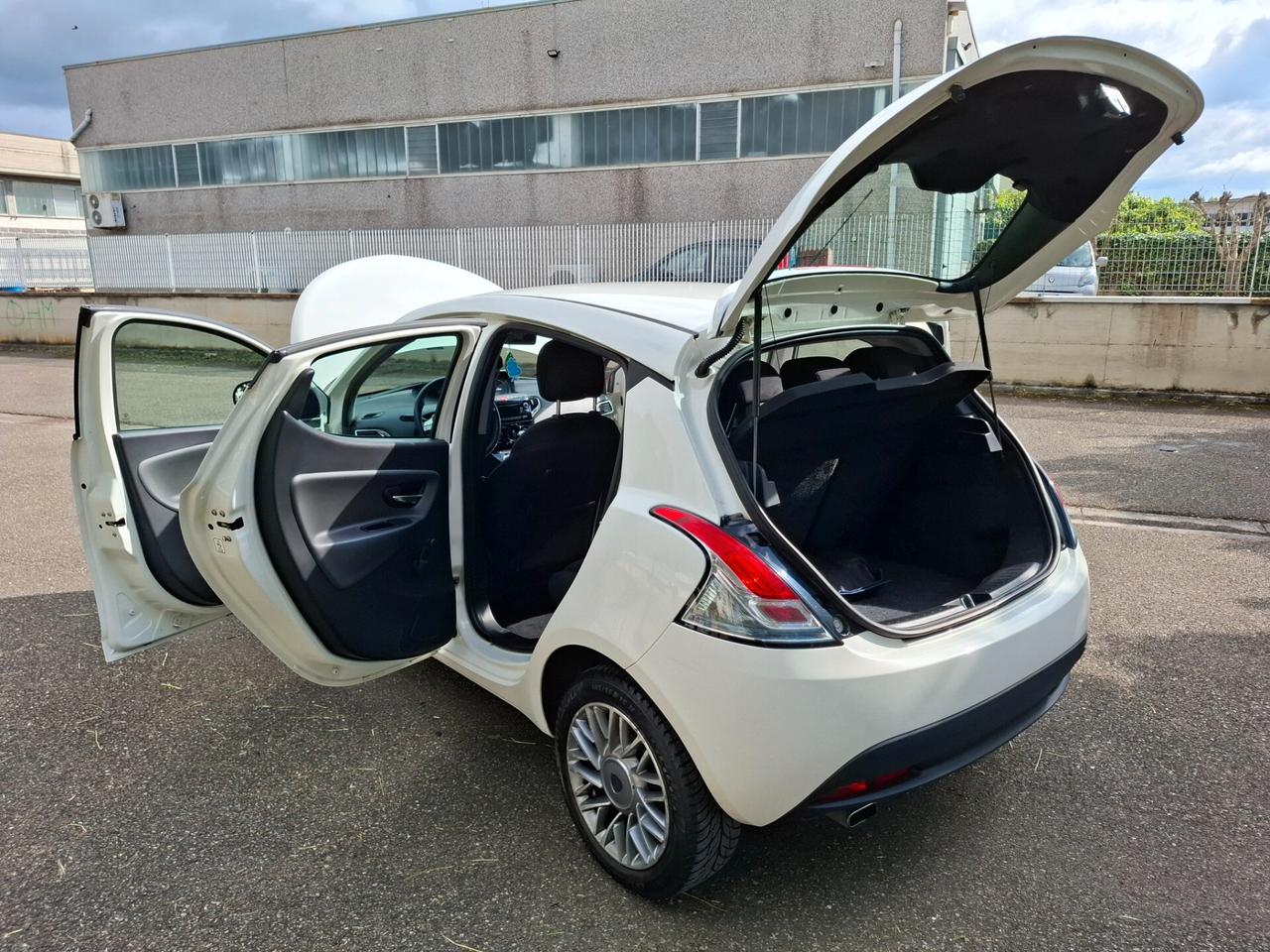 Lancia Ypsilon 1.2 69 CV 5 porte GPL Ecochic Gold