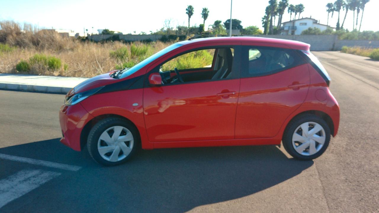 Toyota Aygo 1.0 VVT-i 69 CV 5 porte x-cool TSS