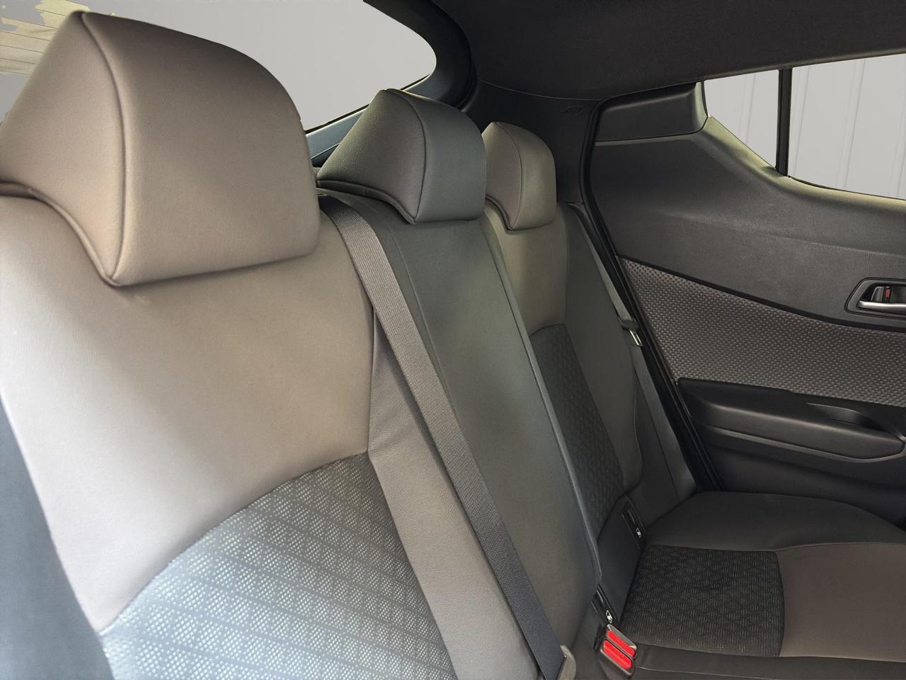 Toyota C-HR 1.8h Lounge e-cvt