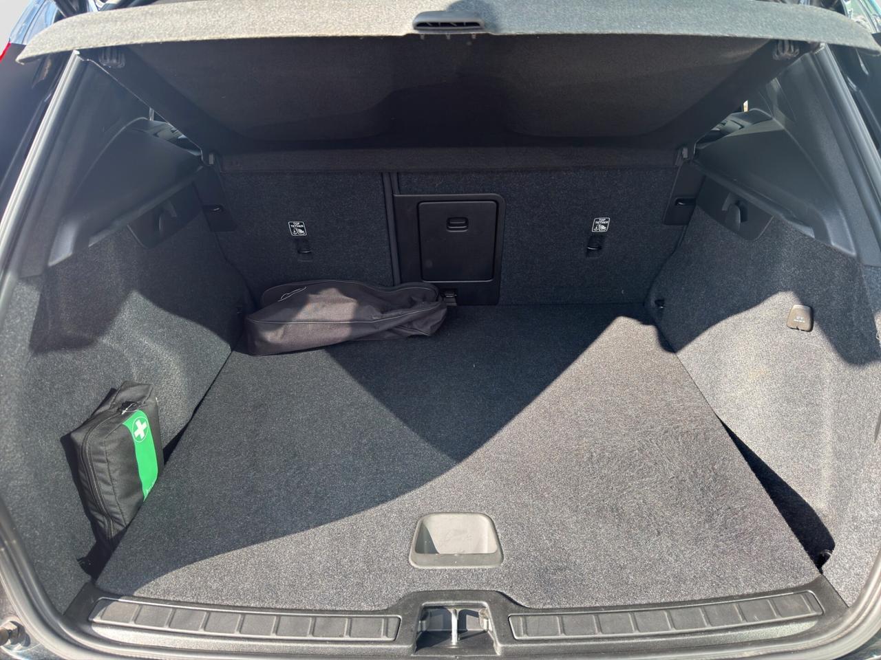 Volvo XC40 T2 Momentum Core