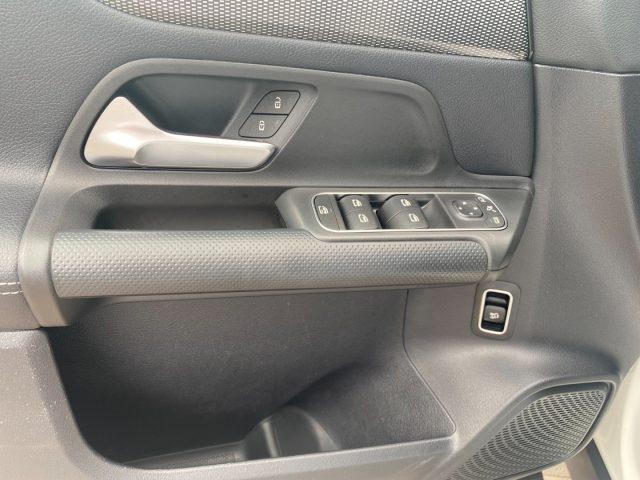 MERCEDES-BENZ GLB 180 d Automatic Sport