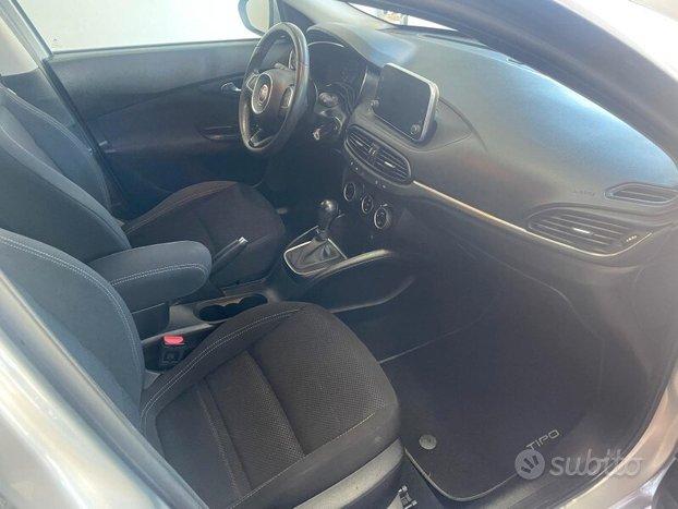 FIAT Tipo (2015-->) Tipo 1.6 Mjt S&S DCT SW Lounge