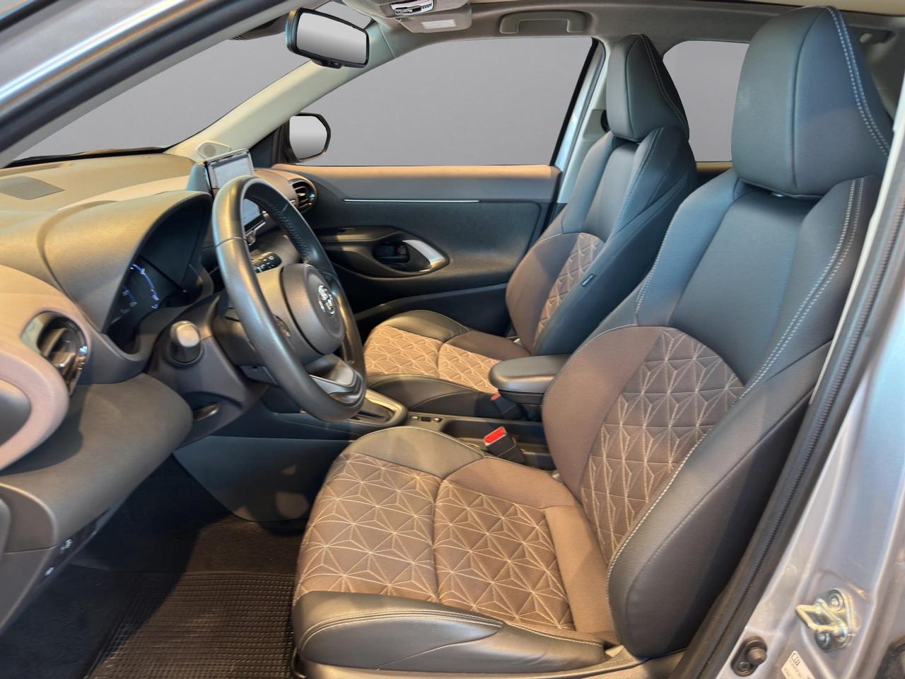 Toyota Yaris Cross 1.5h Lounge fwd 116cv e-cvt