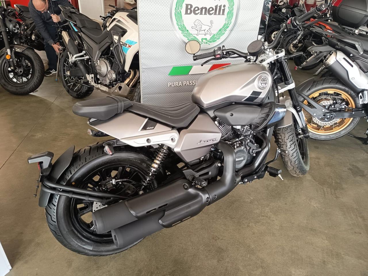 Benelli Leoncino 400 BOBBER