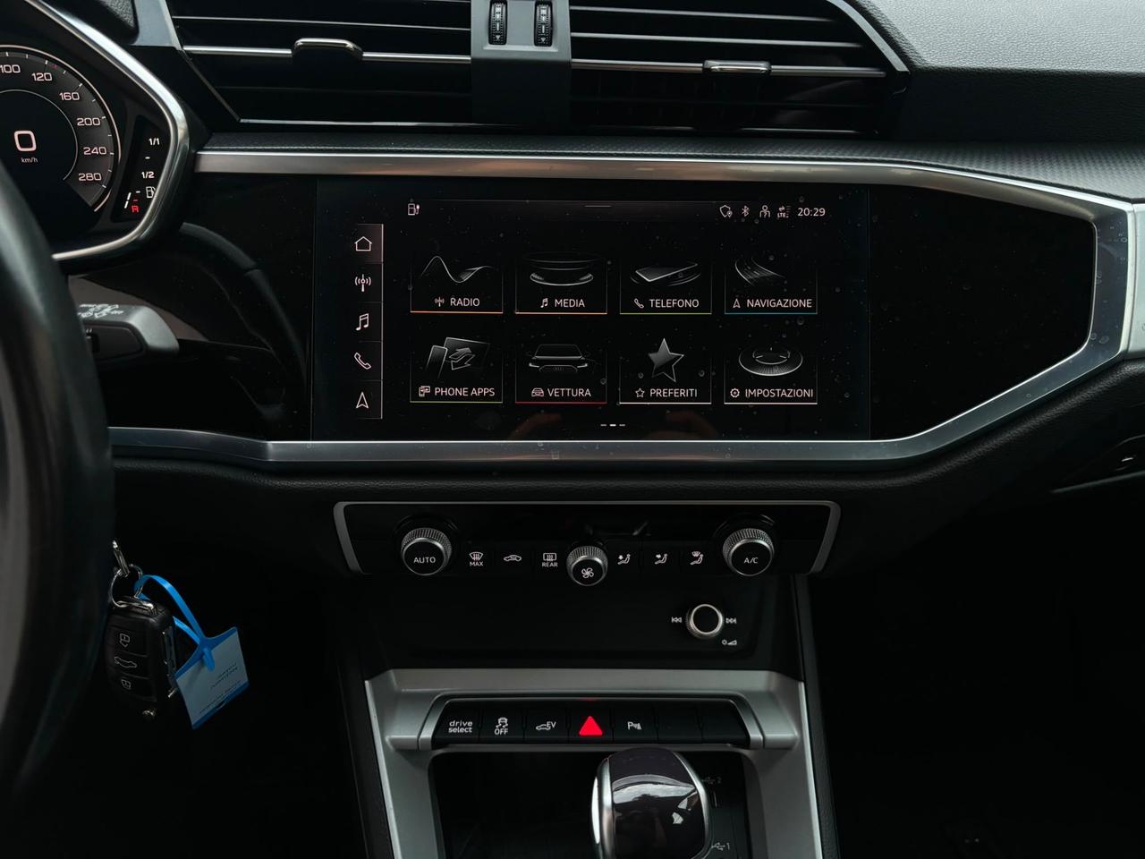 Audi Q3 45 TFSI e S tronic Business