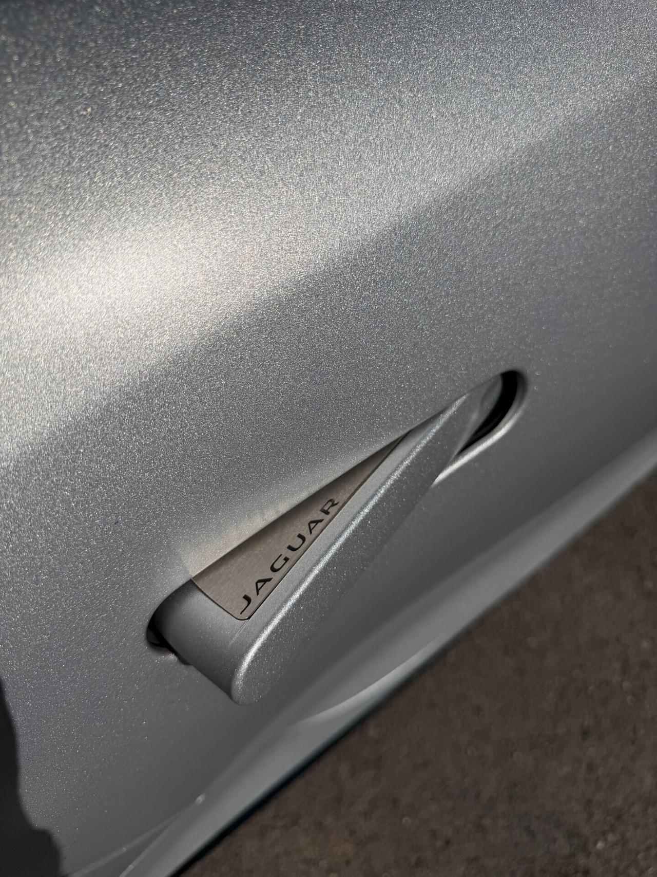 Jaguar F-Type 2.0 P300 300CV R-Dynamic - Grigio Satinato SVO