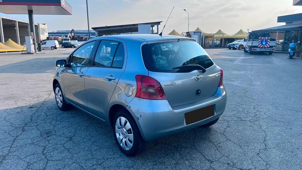 Toyota Yaris 1.0 5 porte Sol