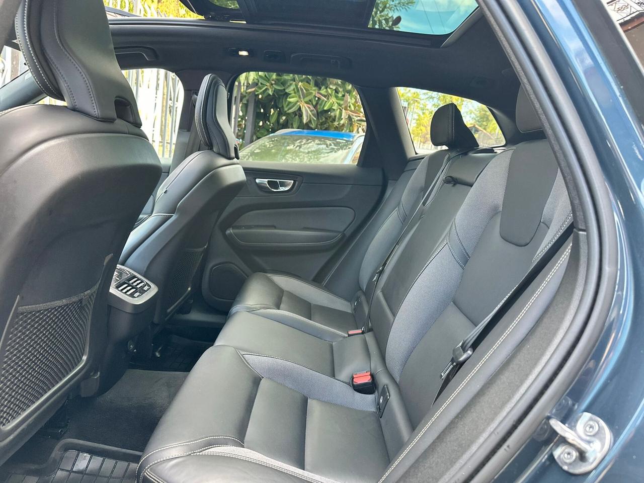 Volvo XC 60 XC60 B4 (d) AWD automatico Plus Dark