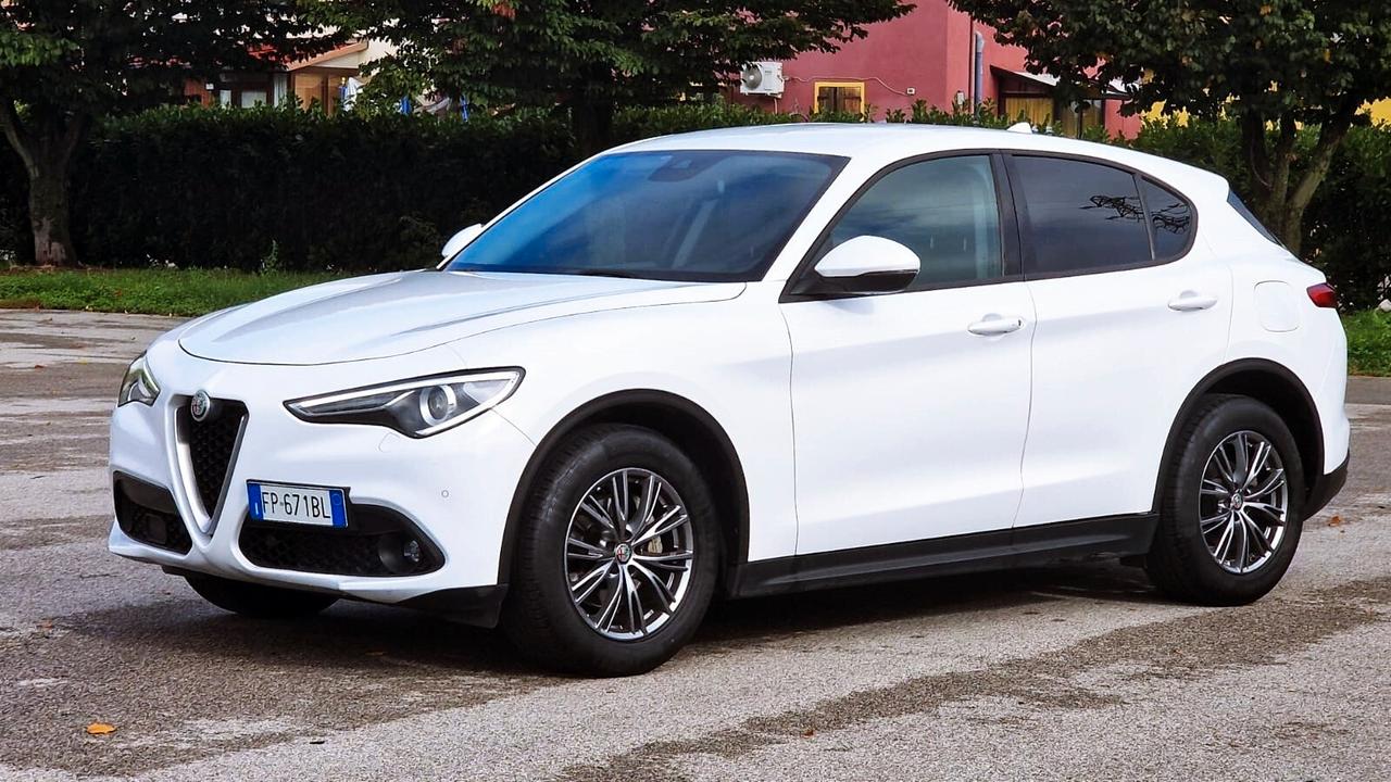 Alfa Romeo Stelvio 2.2 Turbodiesel 180 CV AT8 RWD Super