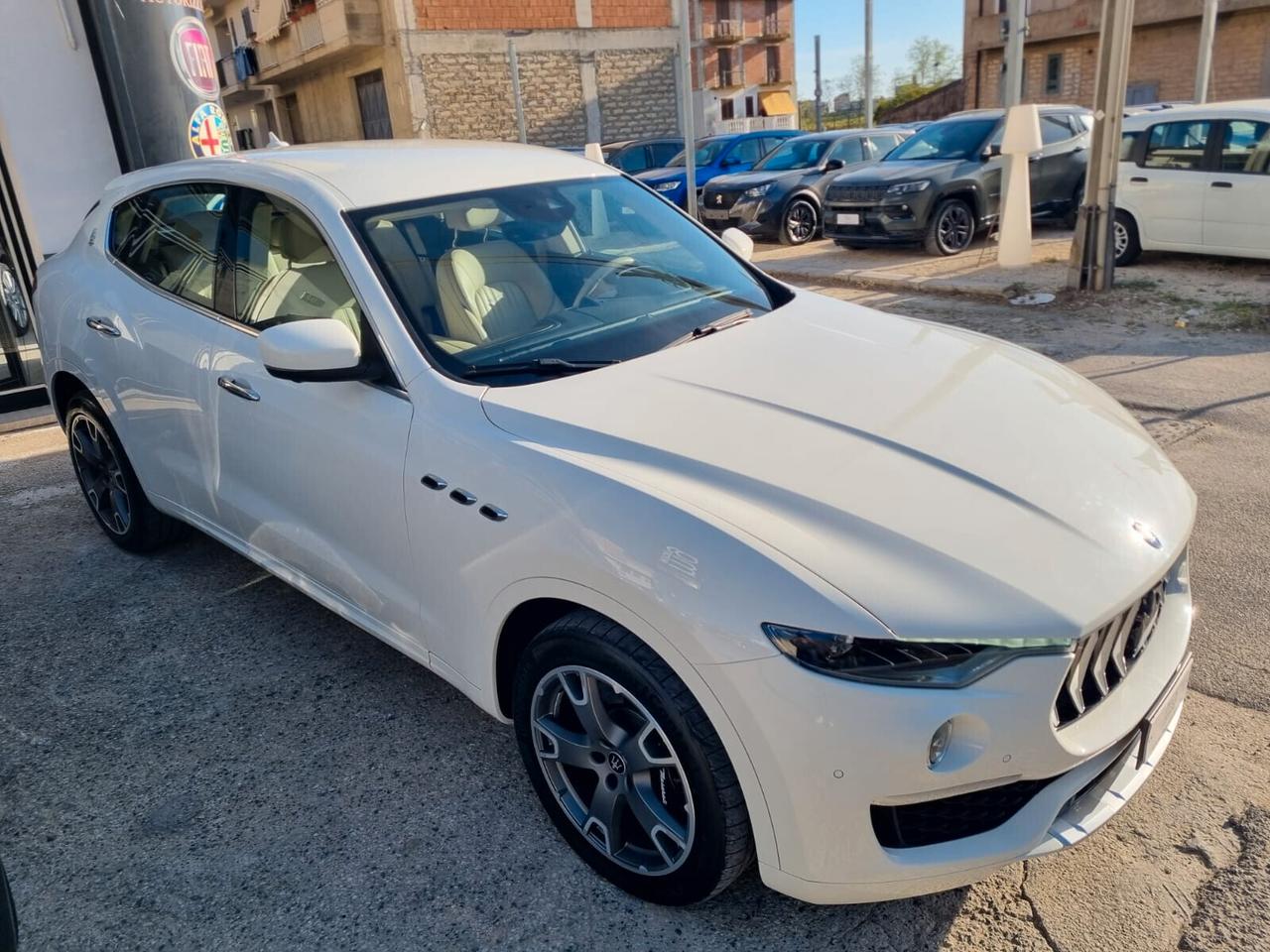Maserati Levante V6 Diesel 275 CV AWD Granlusso