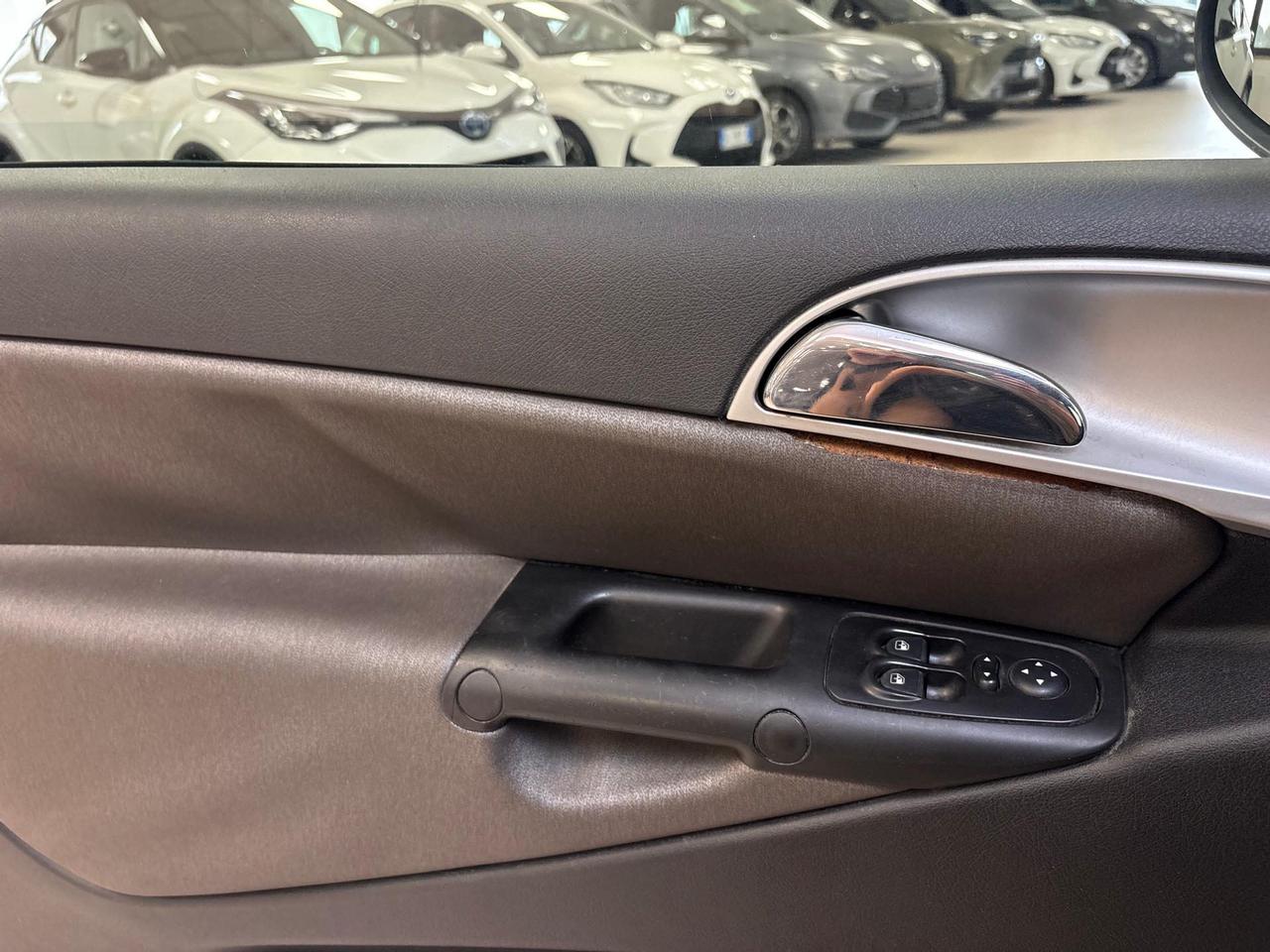 Lancia Ypsilon 1.2 8v New Oro 69cv