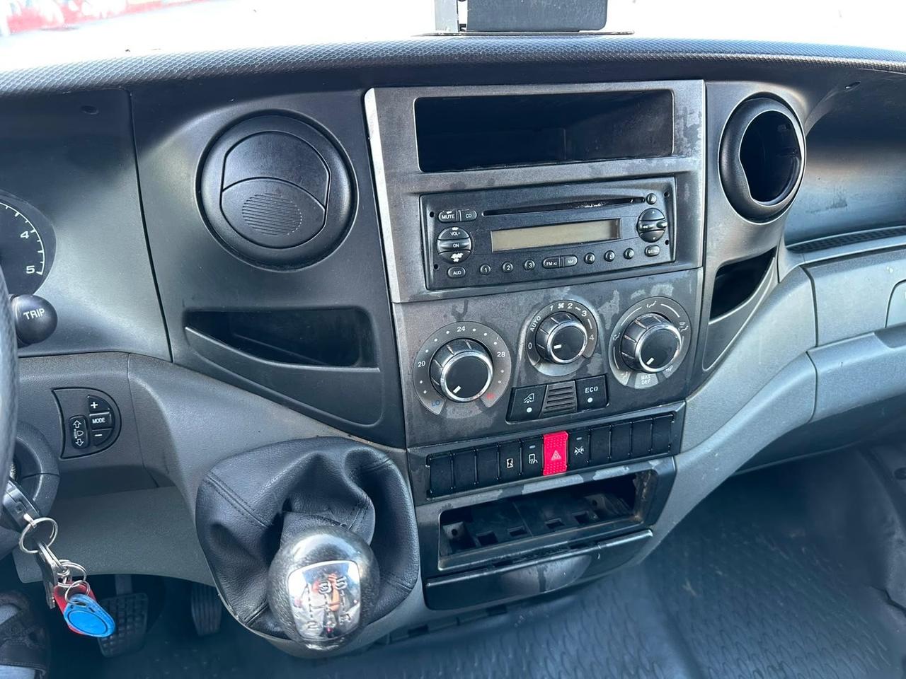 Iveco 35s15 passo medio e tetto alto