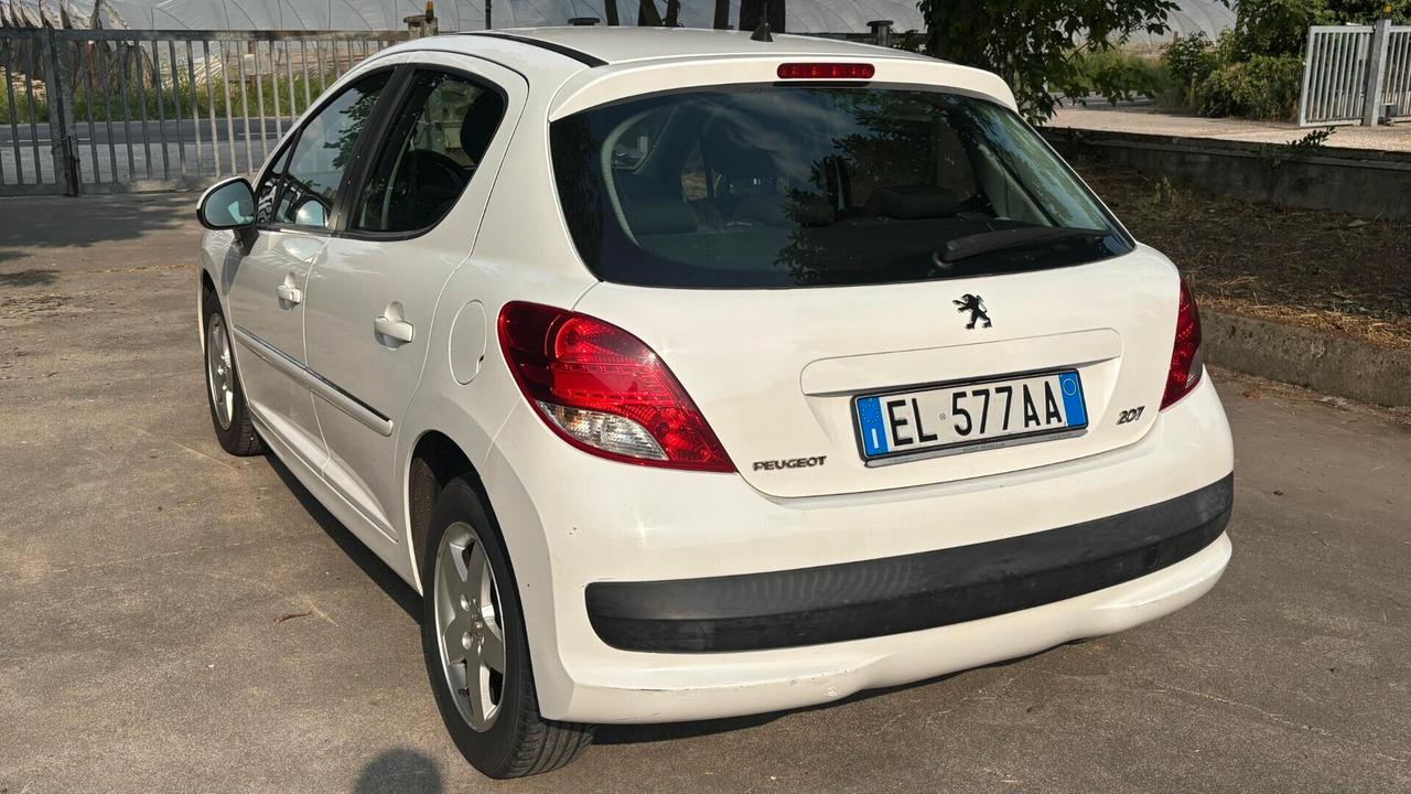 Peugeot 207 1.4 diesel 70CV 5p.ottima per nuovi patentati