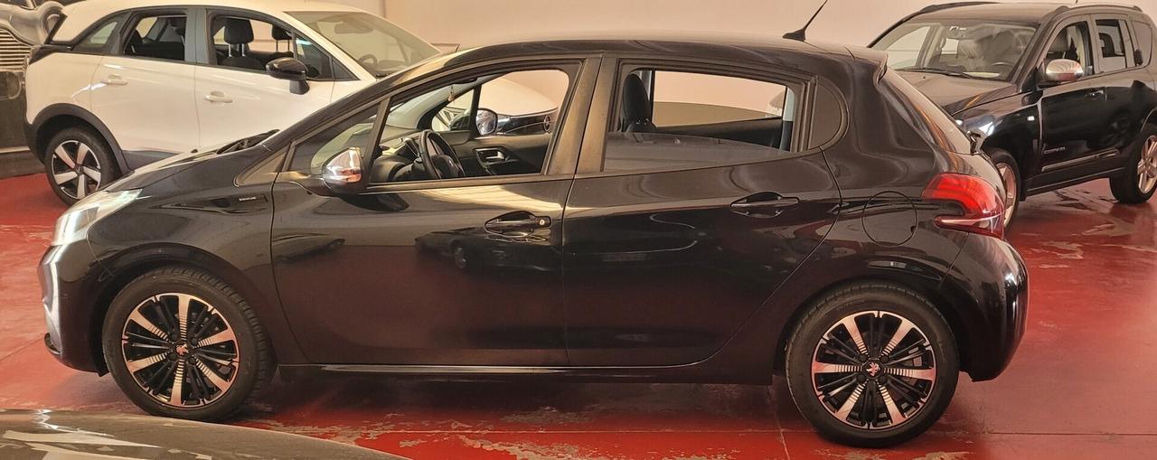 Peugeot 208 BlueHDi 100 S&S 5 porte Signature