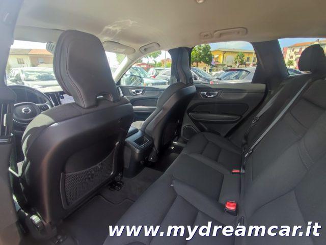 VOLVO XC60 B4 (d) AWD Geartronic Momentum Pro