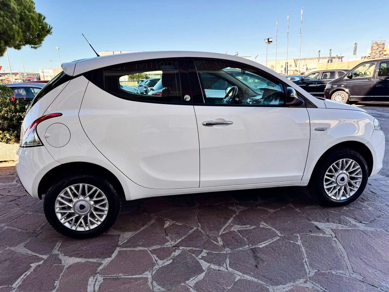 Lancia Ypsilon 0.9 TwinAir 85 CV 5 porte Metano Ecochic Gold