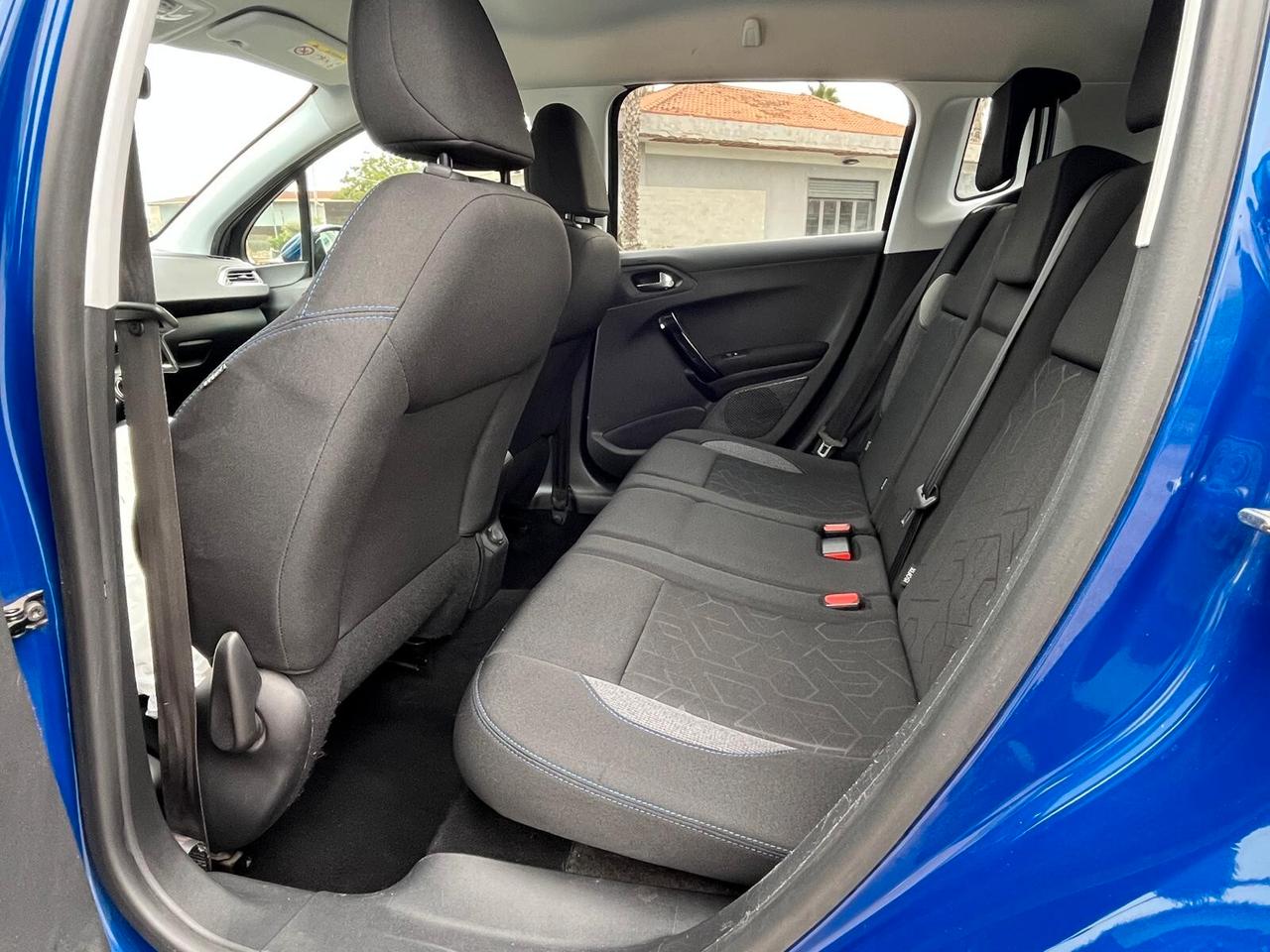 Peugeot 2008 BlueHDi 100 S&S Signature