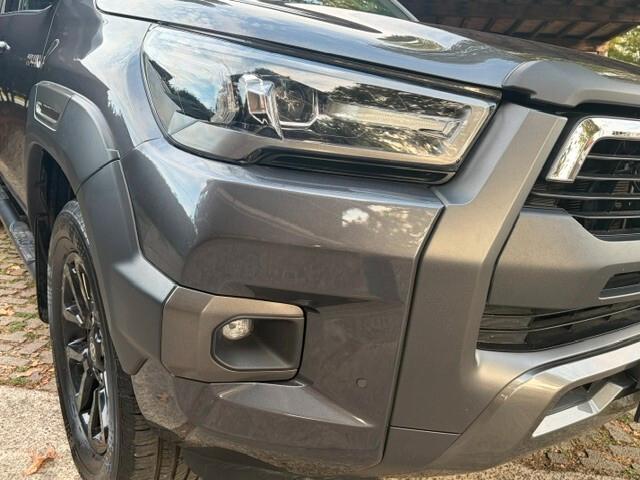Toyota Hilux 2.4 D-4D A/T 4WD 4 porte Double Cab Invincible