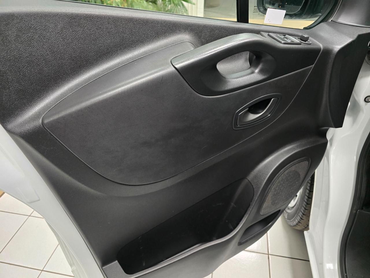 Renault Trafic T29 2.0 dCi 120CV PL-TN Intens 2020