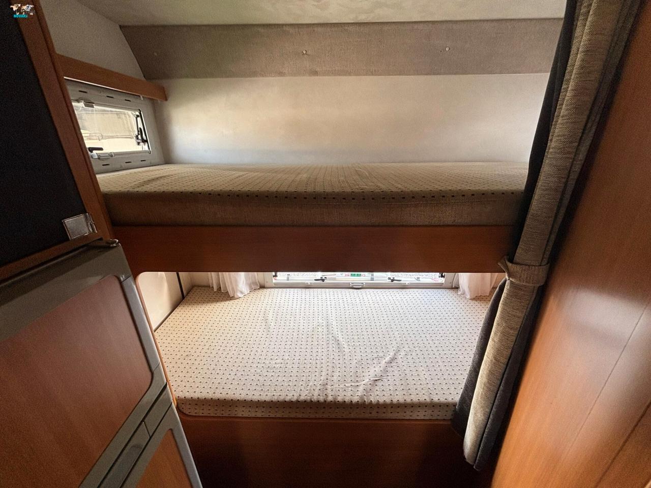 Mobilvetta TOP DRIVER S 70 - Mansardato compatto con letti a castello in coda