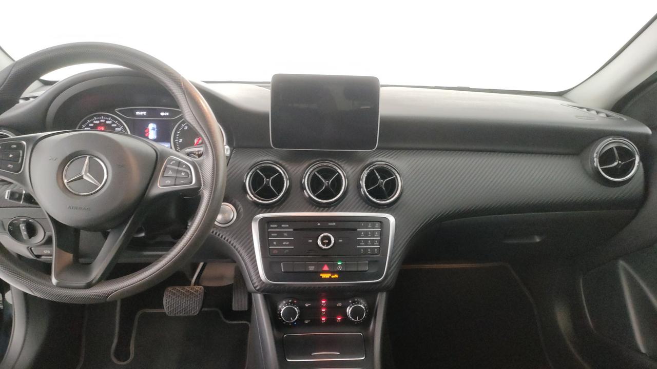 Mercedes-Benz GLA-X156 2017 - GLA 200 d Business auto
