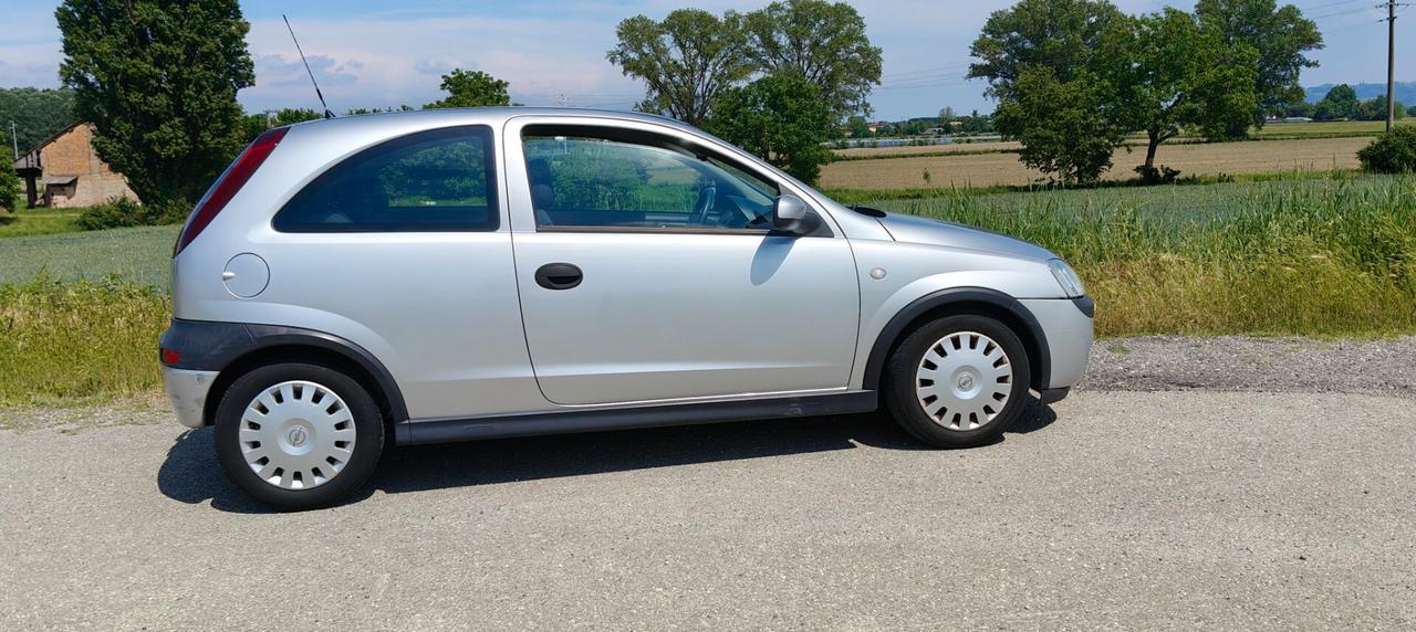 Opel Corsa 1.0 Benzina - Neopatentati