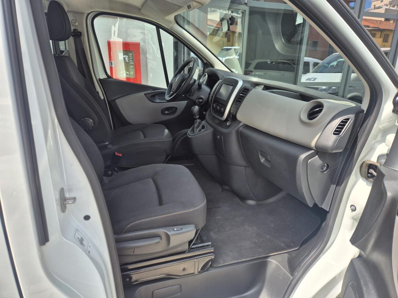 Renault Trafic EXPRESSION DCI 120CV - 9 POSTI - GANCIO TRAINO