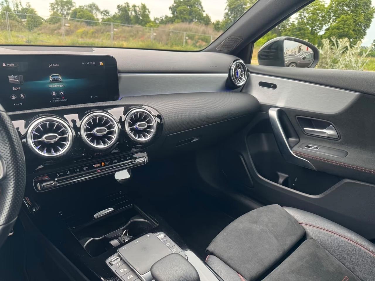 Mercedes-benz A 180 Premium AMG 136CV MBUX