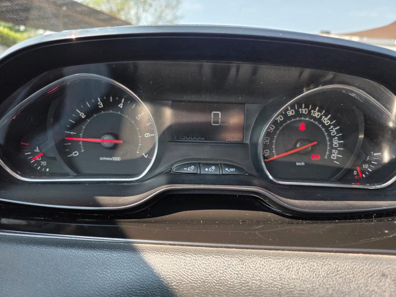 Peugeot 208 PureTech 82 5 porte Allure