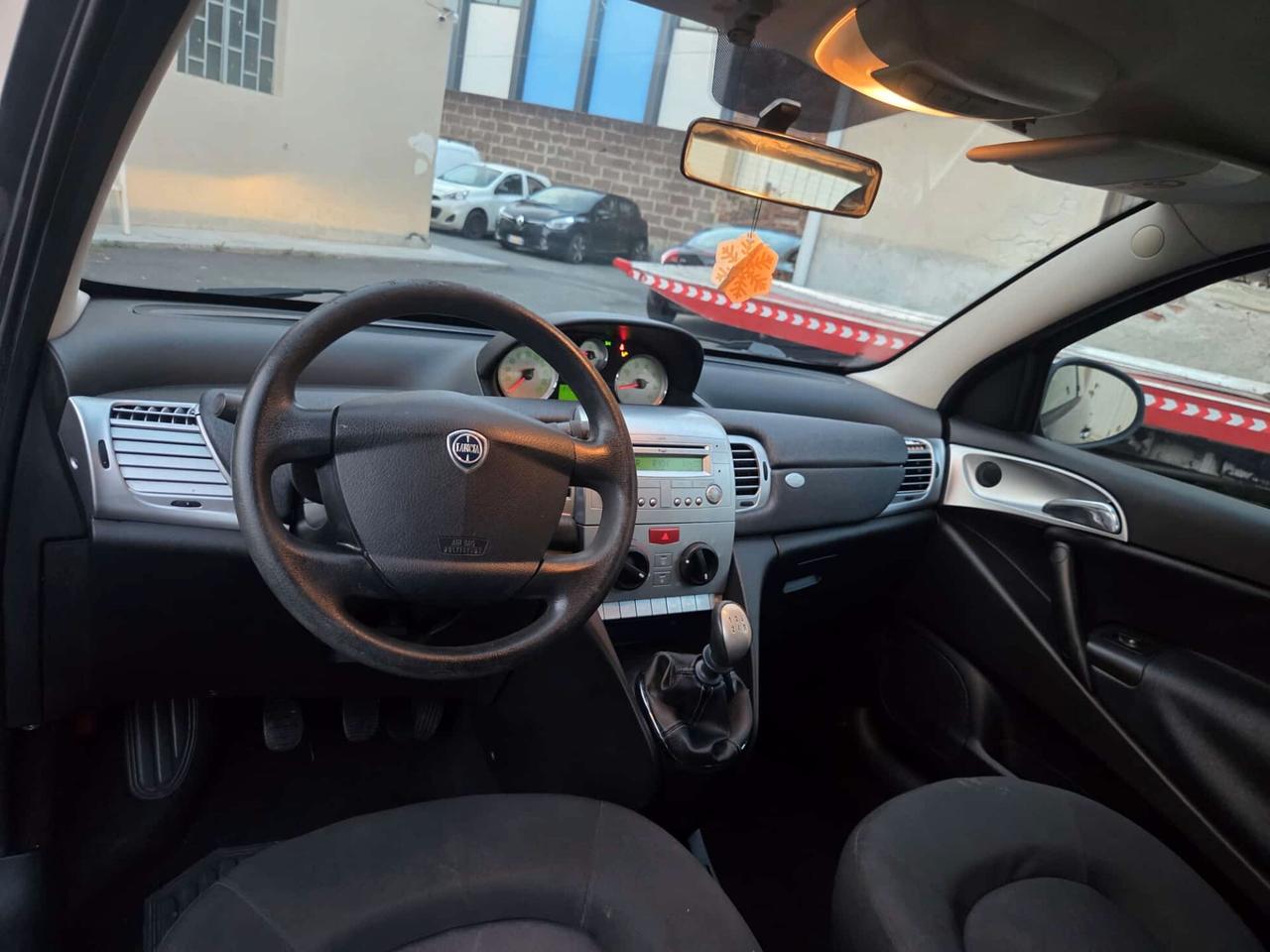 Lancia Ypsilon 1.2 69 CV Platino
