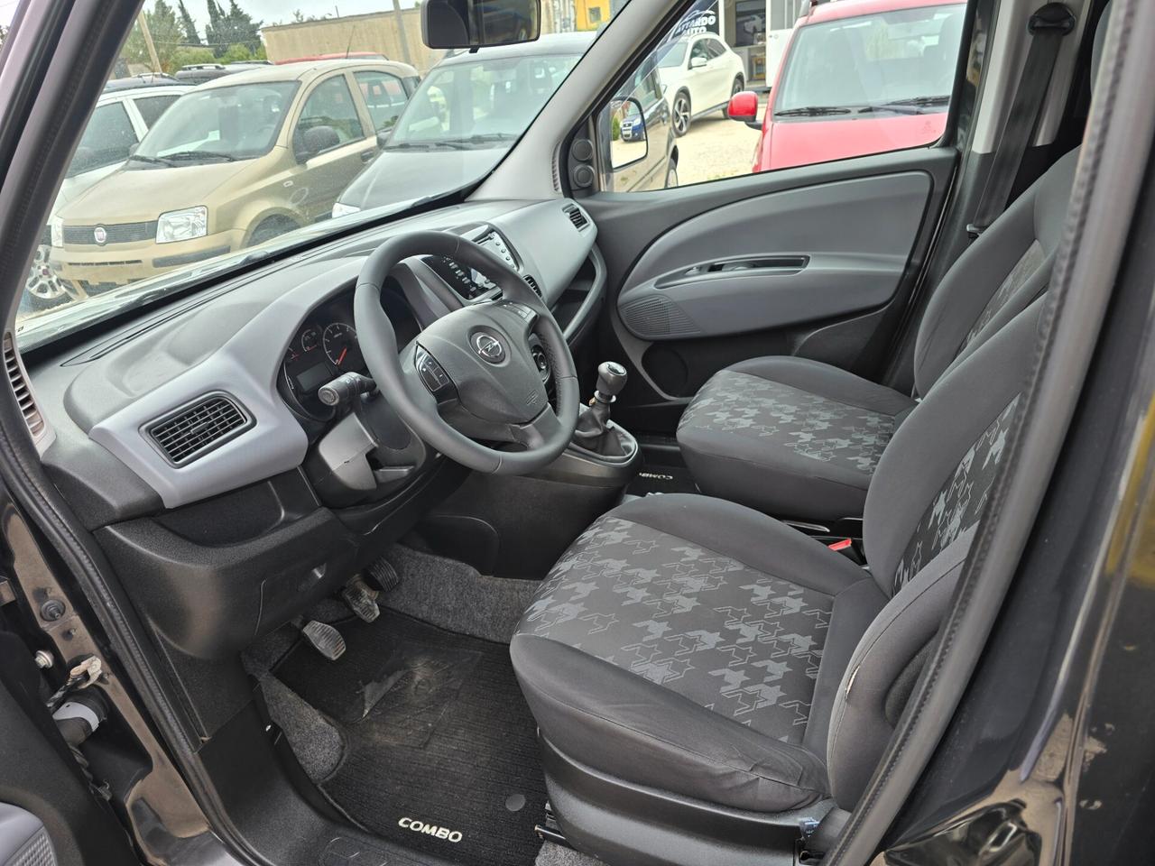 Opel Combo 5 posti fiat Doblò