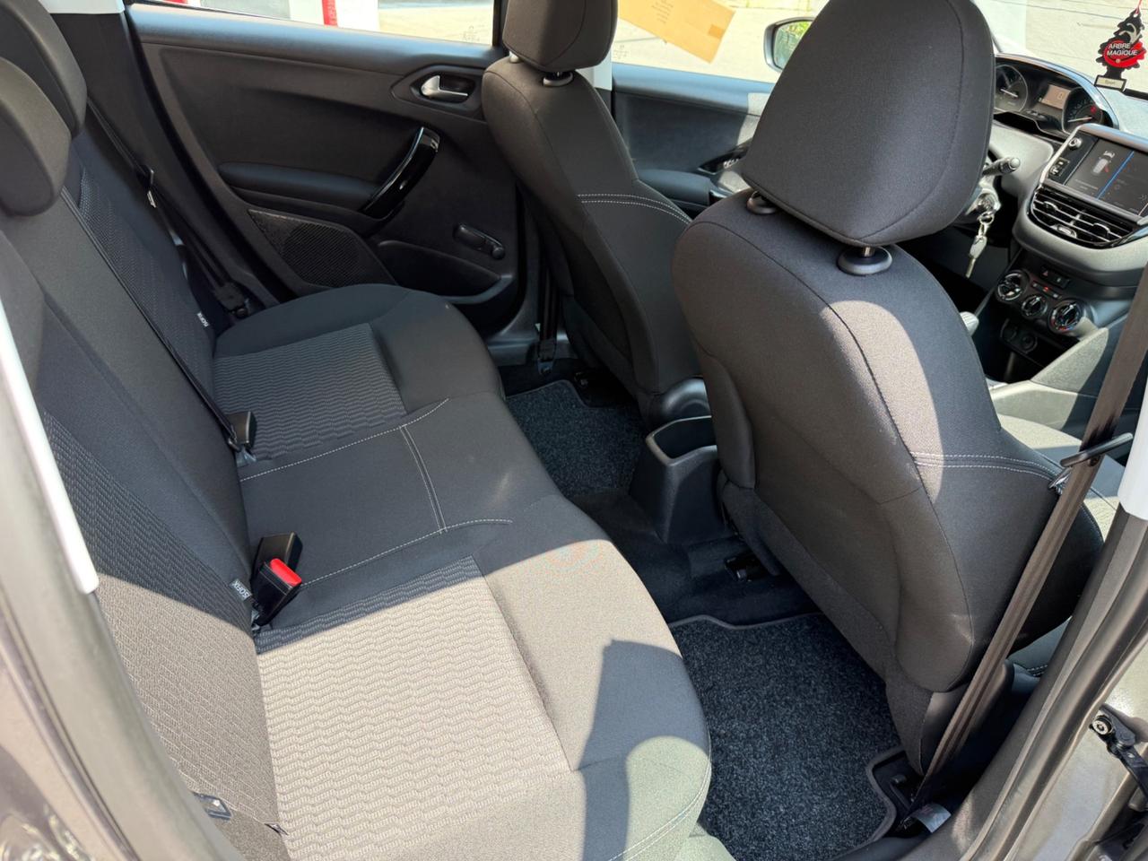 PEUGEOUT 208 1.2 ALLURE KM 19 MILA !!!