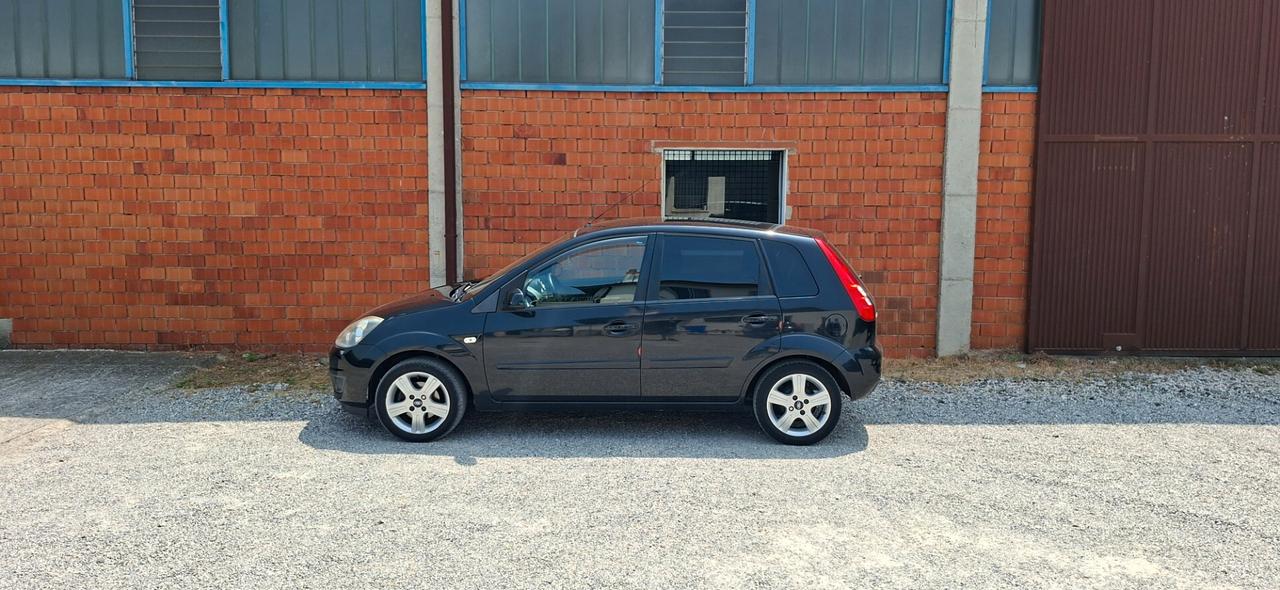 FIESTA 5 PORTE GHIA IDEALE PER NEOPATENTATI