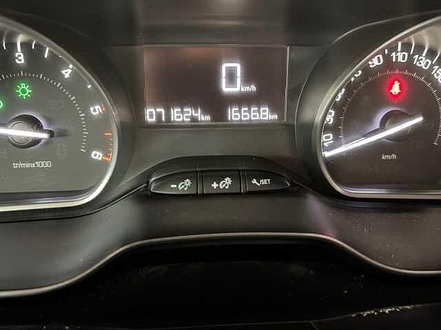 Peugeot 2008 1.5 BlueHDi 100 CV Signature