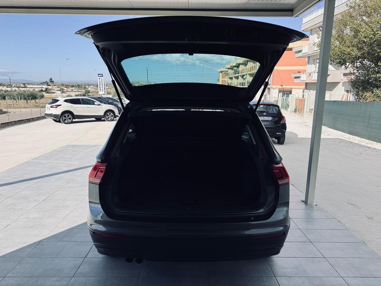 Volkswagen Tiguan 2.0 TDI SCR DSG 4MOTION Business BMT