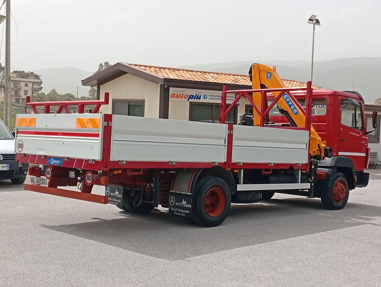 Mercedes Benz cassonato con Gru Effer
