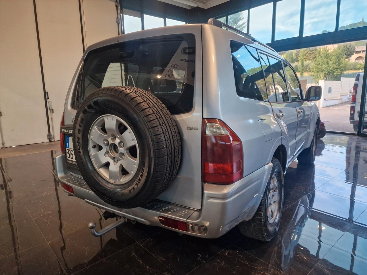 Mitsubishi Pajero 3.2 16V DI-D 5p. GLX 7 posti