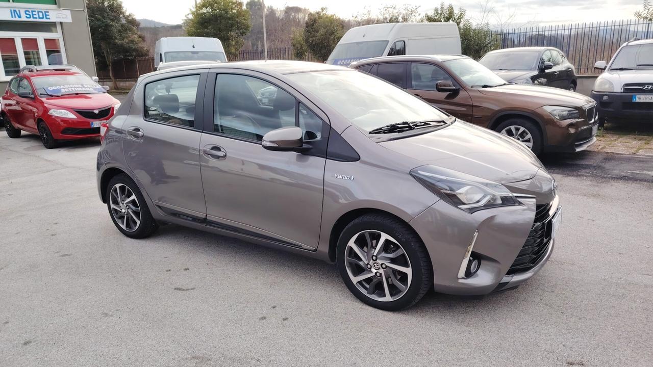 Toyota Yaris 1.5 Hybrid 5 porte Business