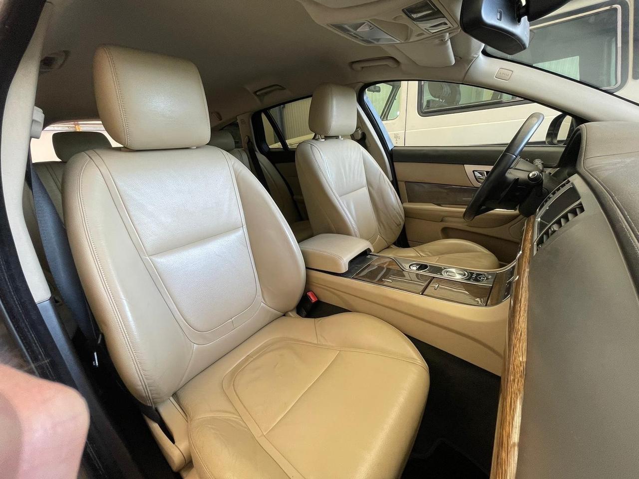 Jaguar XF 2.2 SPORTBRAKE LUXURY