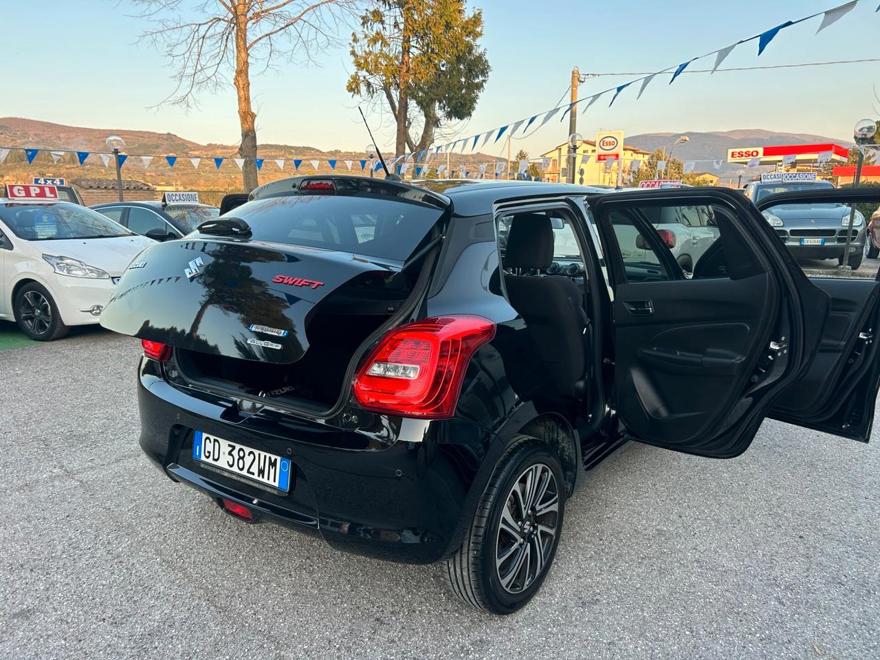 " UNA CHICCA " Suzuki Swift 1.2 Hybrid 4WD AllGrip Top