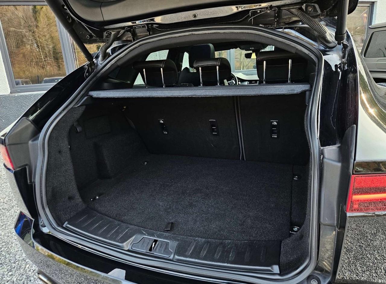 Jaguar E-Pace 2.0 300 CV AWD aut. R-Dynamic SE