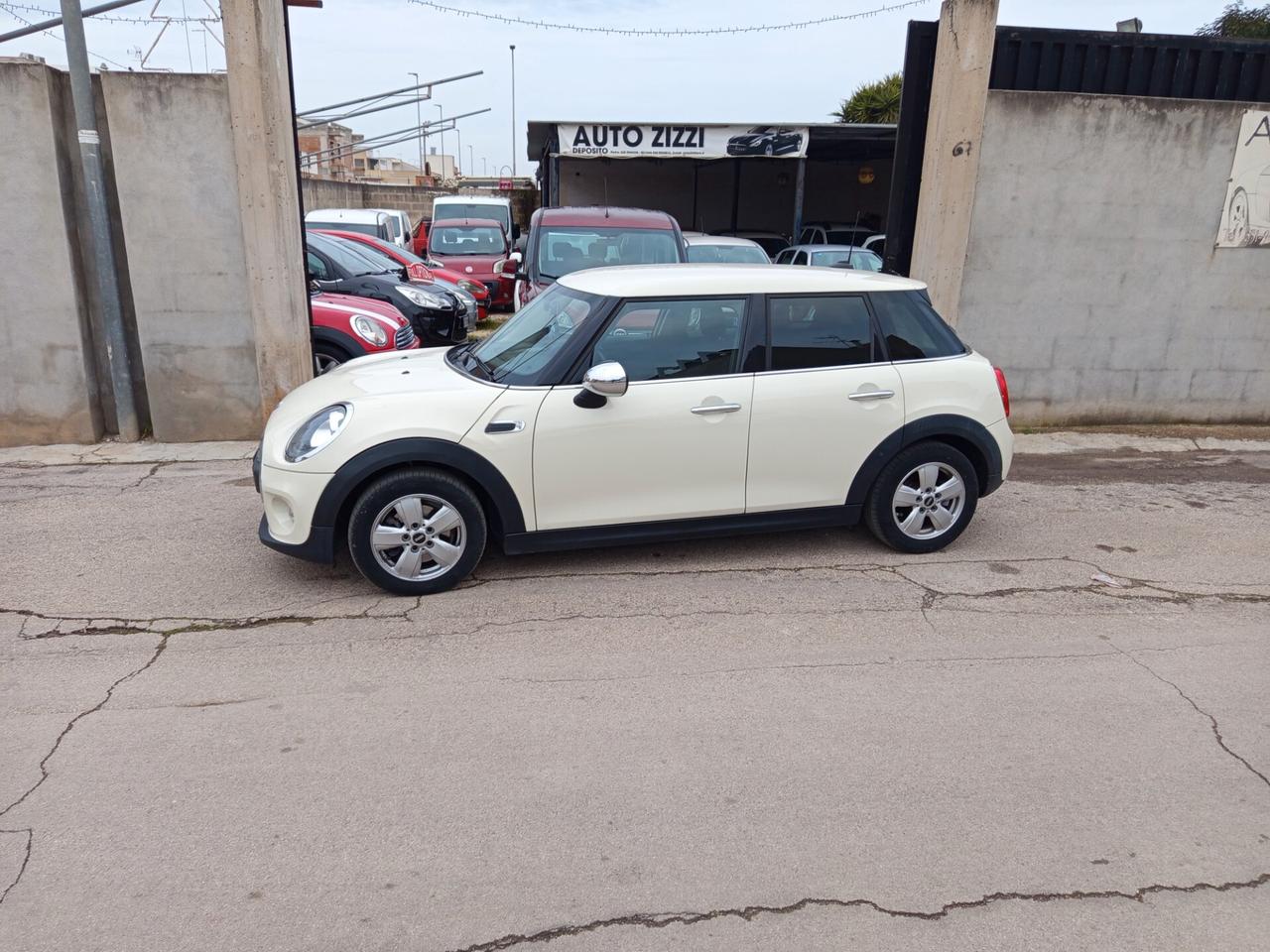 Mini 1.2 One automatica, navi