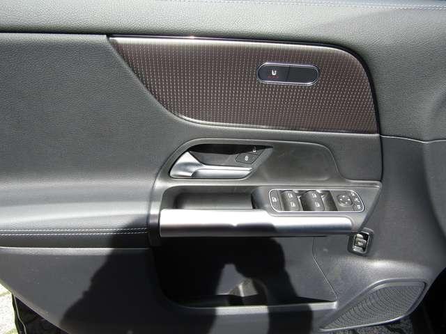 Mercedes-Benz GLA 180 d SPORT CAMBIO AUTO,CERCHI 18,FARI LED,TELECAMERA
